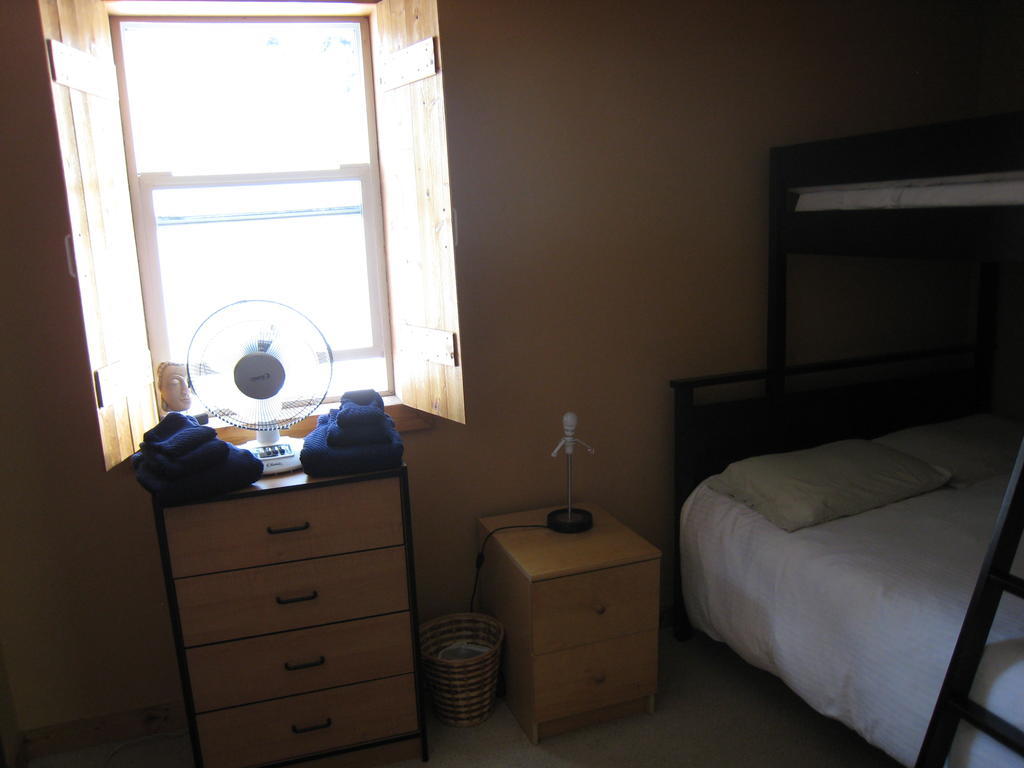 Poppi'S Guesthouse Revelstoke Room photo